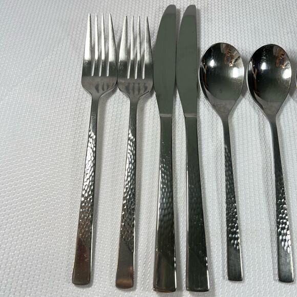 Oneida Etta Piece Everyday Flatware Set - Picture 12 of 13